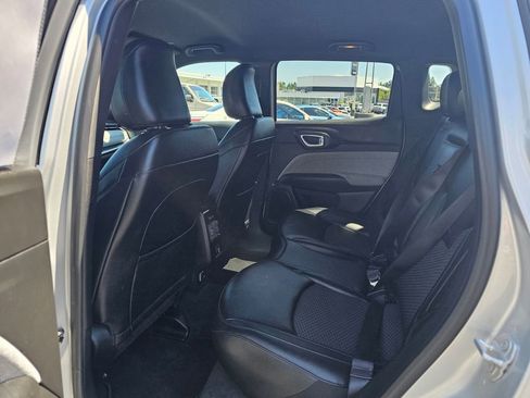 Used 2024 Jeep Compass Latitude image 16