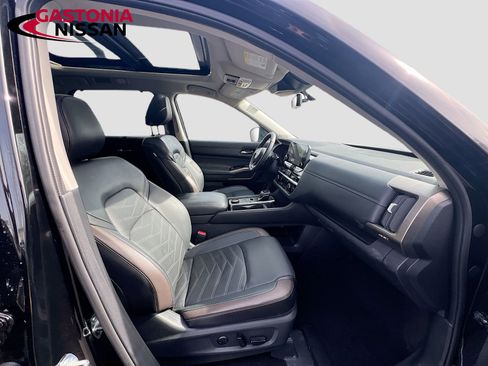 Used 2024 Nissan Pathfinder Platinum w/ Cargo Package image 39