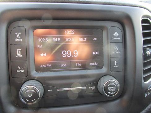 Used 2018 Jeep Compass Latitude w/ Cold Weather Group image 12