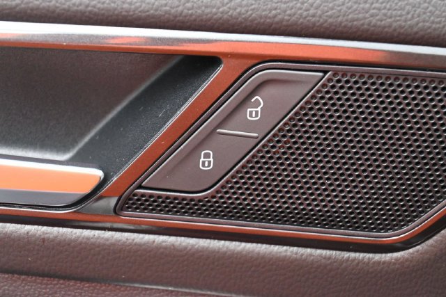 Used 2023 Volkswagen Tiguan SE R-Line FWD image 14