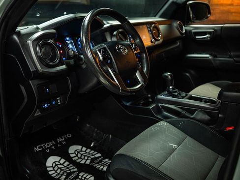 Used 2023 Toyota Tacoma TRD Off-Road w/ Black Out Package (TMS) AWD/4WD image 8