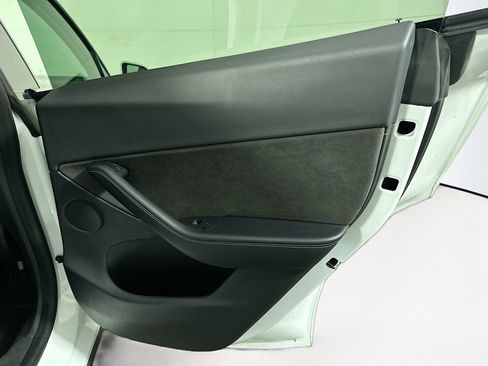 Used 2022 Tesla Model Y Performance image 31