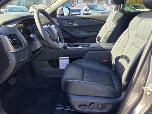 New 2026 Nissan Rogue Platinum image 3