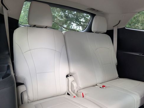 Used 2023 Buick Enclave Essence w/ Experience Buick Package AWD/4WD image 21