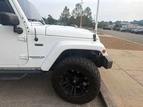Used 2017 Jeep Wrangler Unlimited Sahara AWD/4WD image 15