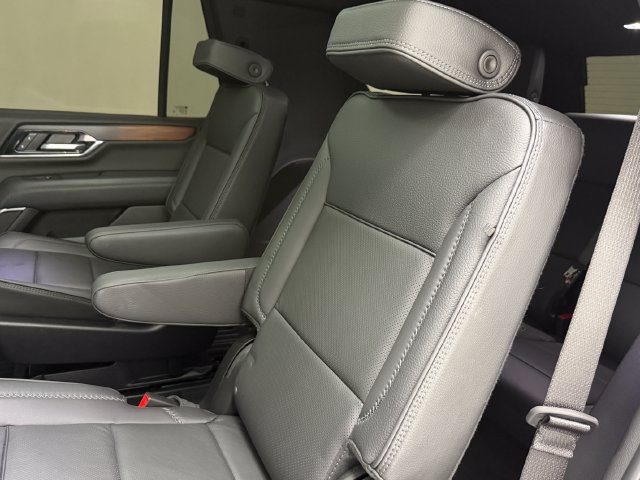 Used 2026 GMC Yukon Denali w/ Sun & Power Step Package RWD image 31