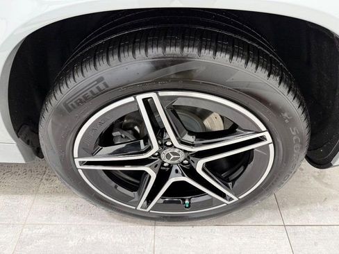 Used 2025 Mercedes-Benz GLS 450 4MATIC image 5