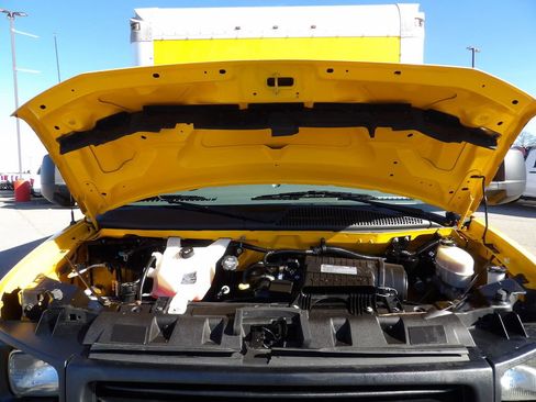 Used 2017 GMC Savana 3500 Extended image 29