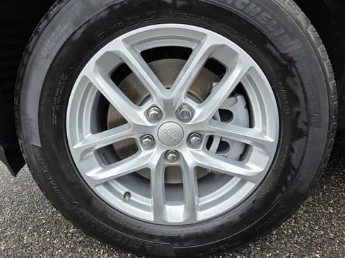 Used 2022 Jeep Grand Cherokee L Laredo w/ Luxury Tech Group I image 3