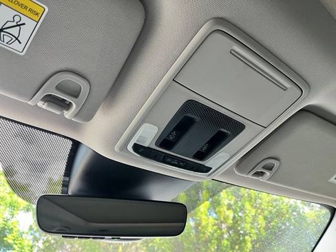 Used 2025 Honda Pilot Touring image 14