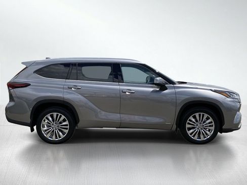 Certified 2026 Toyota Highlander Platinum AWD/4WD image 10