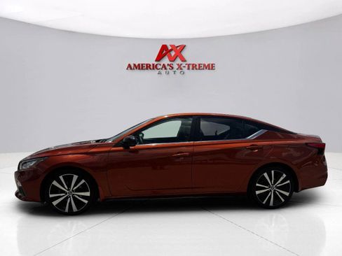 Used 2019 Nissan Altima 2.5 SR w/ SR Premium Package image 2