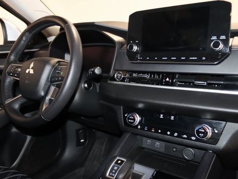 Used 2023 Mitsubishi Outlander SEL image 64