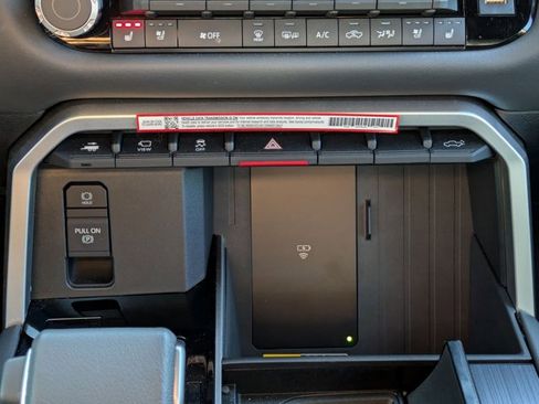 Used 2025 Toyota Tundra Platinum AWD/4WD image 17