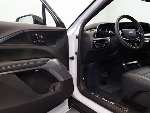 New 2026 Cadillac Lyriq Signature Luxury image 8