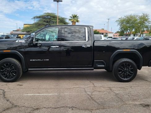 Used 2021 GMC Sierra 2500 Denali w/ Denali Black Diamond Edition AWD/4WD image 5