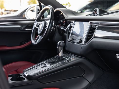 Certified 2017 Porsche Macan GTS image 46