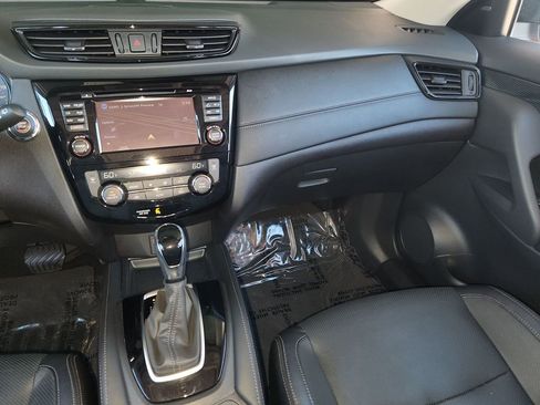 Certified 2017 Nissan Rogue SL w/ SL Premium Package image 17