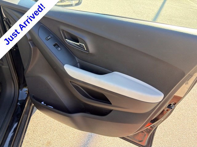 Used 2017 Chevrolet Trax LS FWD image 19