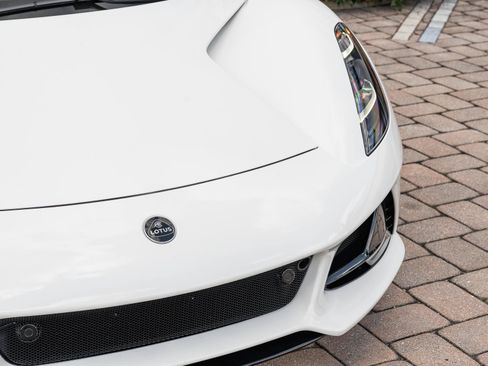 Used 2025 Lotus Emira RWD image 23