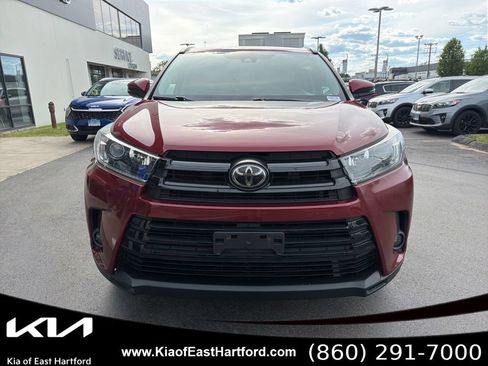 Used 2019 Toyota Highlander SE AWD/4WD image 4
