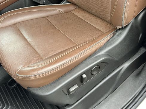 Used 2023 Chevrolet Suburban High Country AWD/4WD image 23