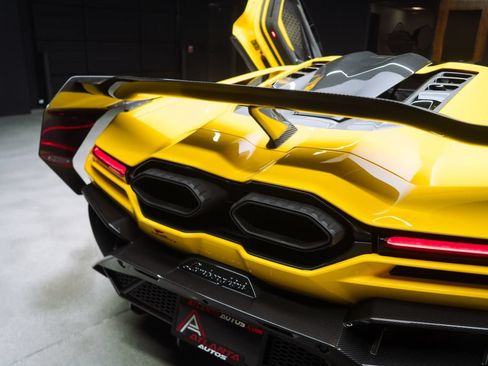 Used 2024 Lamborghini Revuelto AWD/4WD image 25