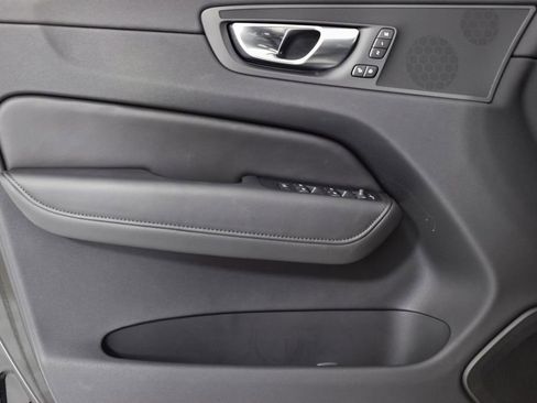 Certified 2025 Volvo XC60 B5 Plus image 8