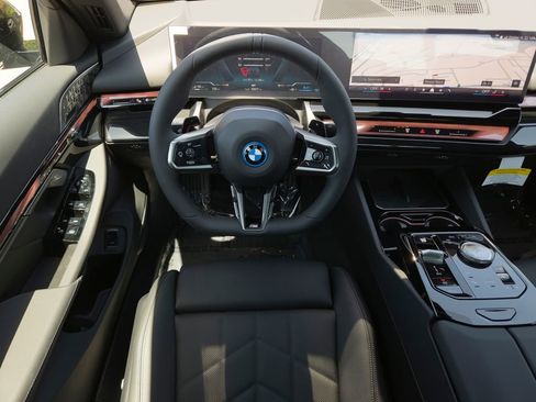 New 2026 BMW 550e xDrive w/ M Sport Professional Package AWD/4WD image 16