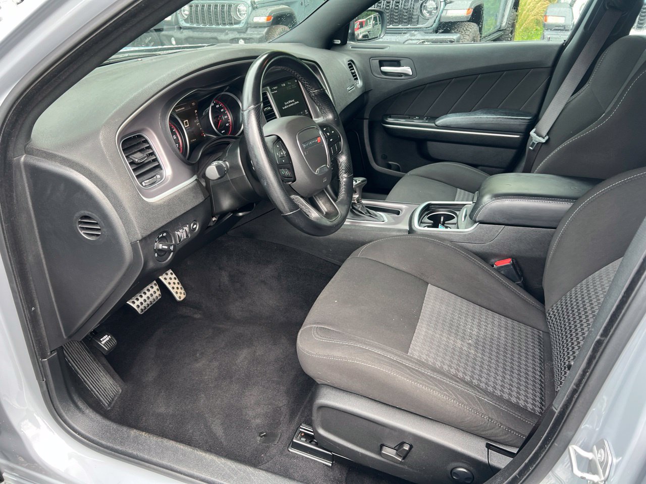 Used 2022 Dodge Charger R/T RWD image 9