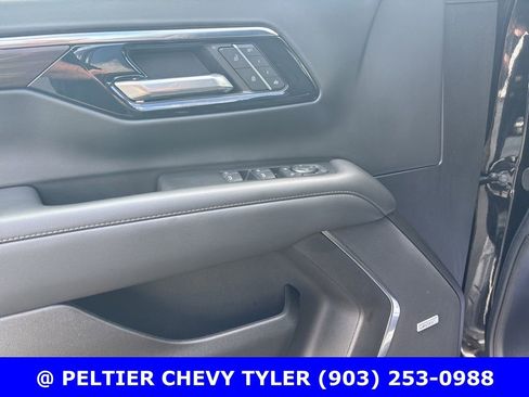 Used 2025 Chevrolet Suburban LT w/ Comfort Package image 12