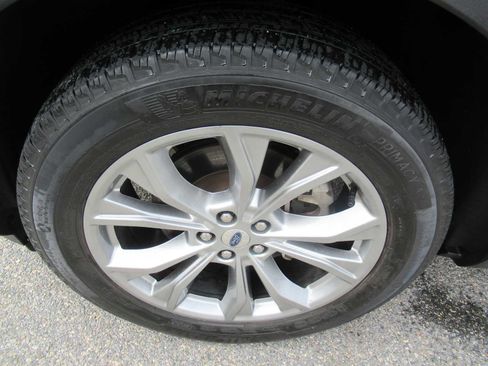 Used 2022 Ford Explorer XLT w/ Equipment Group 202A image 12