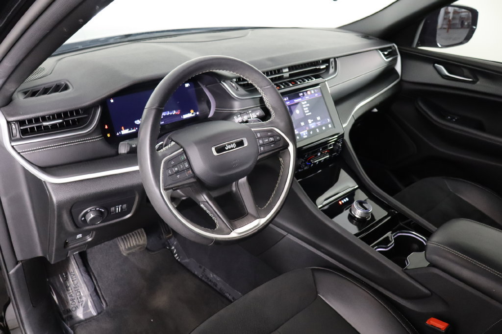 Used 2023 Jeep Grand Cherokee L Laredo AWD/4WD image 28