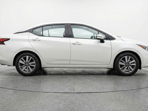 Used 2025 Nissan Versa SV image 11