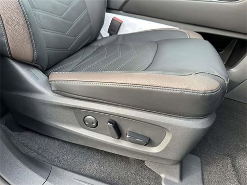 New 2025 Nissan Pathfinder Platinum w/ Cargo Package image 9