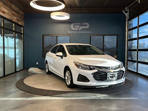Used 2019 Chevrolet Cruze LS w/ LS Convenience Package FWD image 1