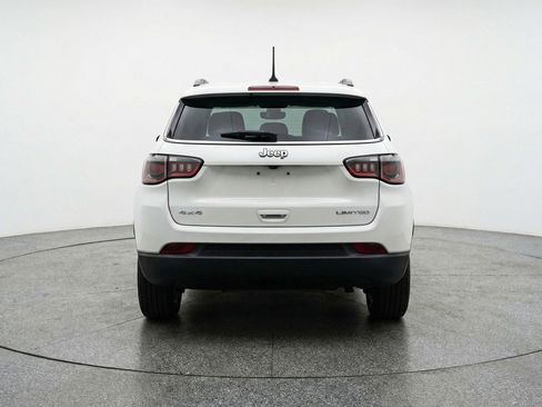Used 2025 Jeep Compass Latitude AWD/4WD image 7