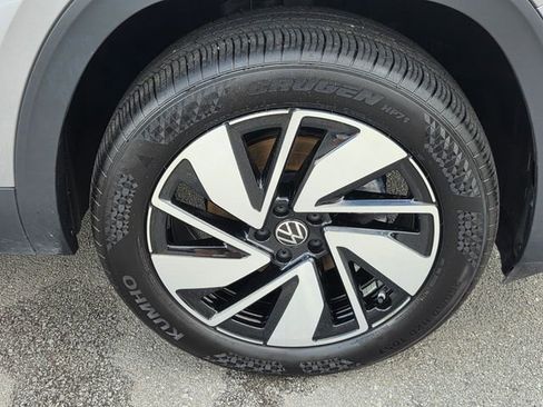 Used 2025 Volkswagen Atlas SE FWD image 18