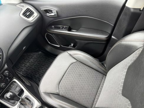 Used 2019 Jeep Compass Latitude image 16