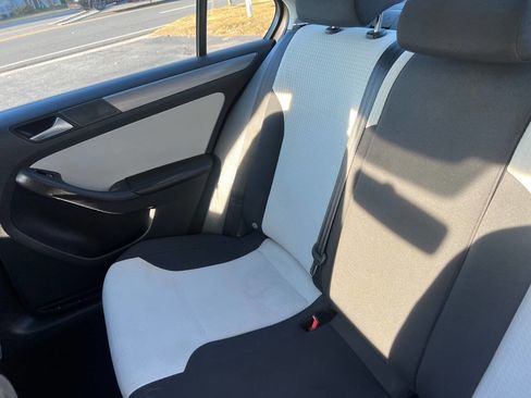 Used 2015 Volkswagen Jetta TDI S image 27