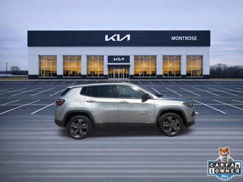 Used 2022 Jeep Compass Latitude image 4