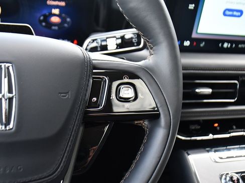 Used 2025 Lincoln Aviator AWD image 39