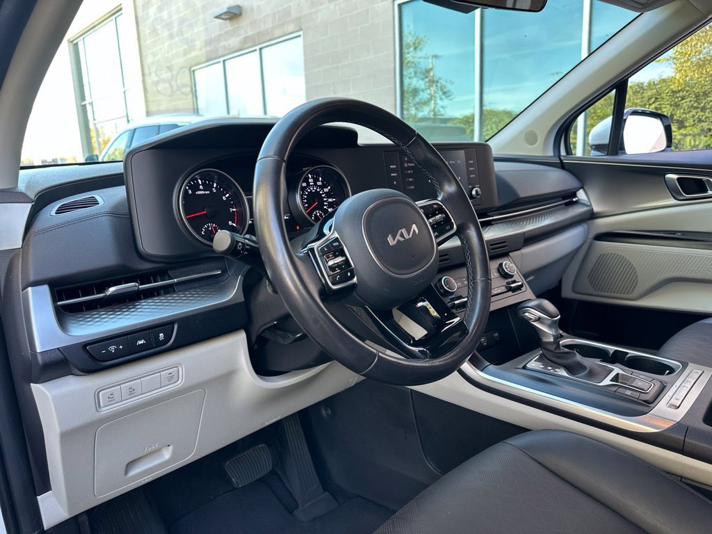 Used 2024 Kia Carnival LX FWD image 39