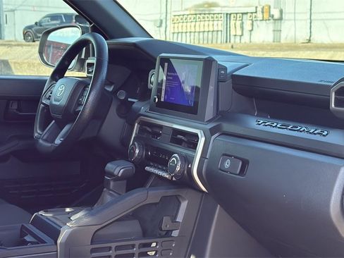Used 2024 Toyota Tacoma SR image 31