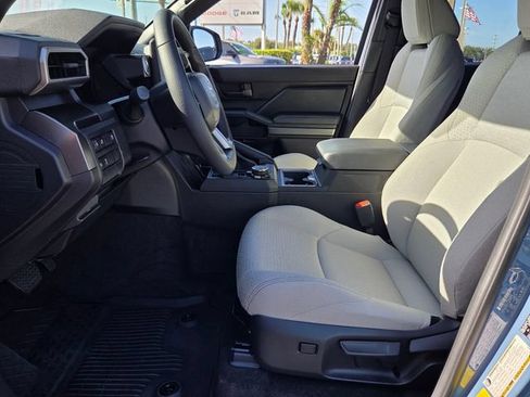 Used 2025 Toyota 4Runner SR5 AWD/4WD image 10