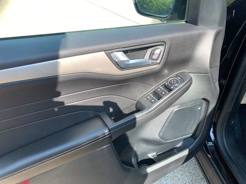 Used 2021 Ford Escape SE image 21