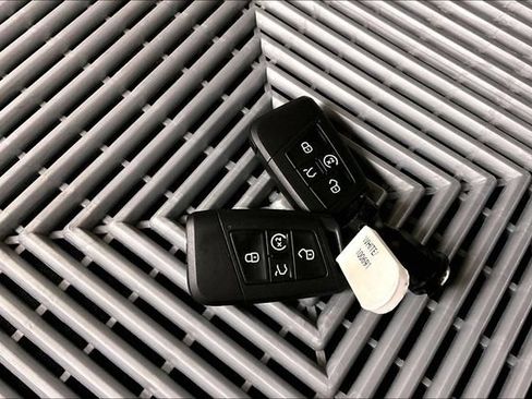 Used 2023 Volkswagen Tiguan SE R-Line FWD image 11