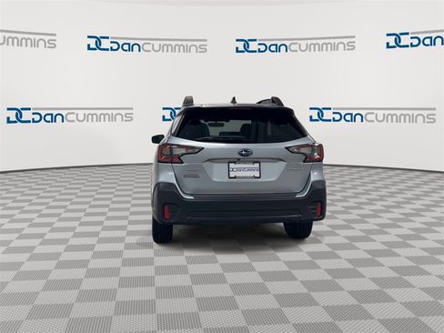 Used 2022 Subaru Outback Premium image 7