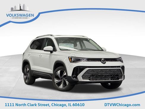 New 2025 Volkswagen Taos SE image 1