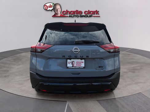 Used 2023 Nissan Rogue SV w/ SV Premium B Package FWD image 5
